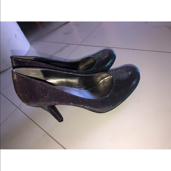 Holographic shoes - Picture 4 of 5